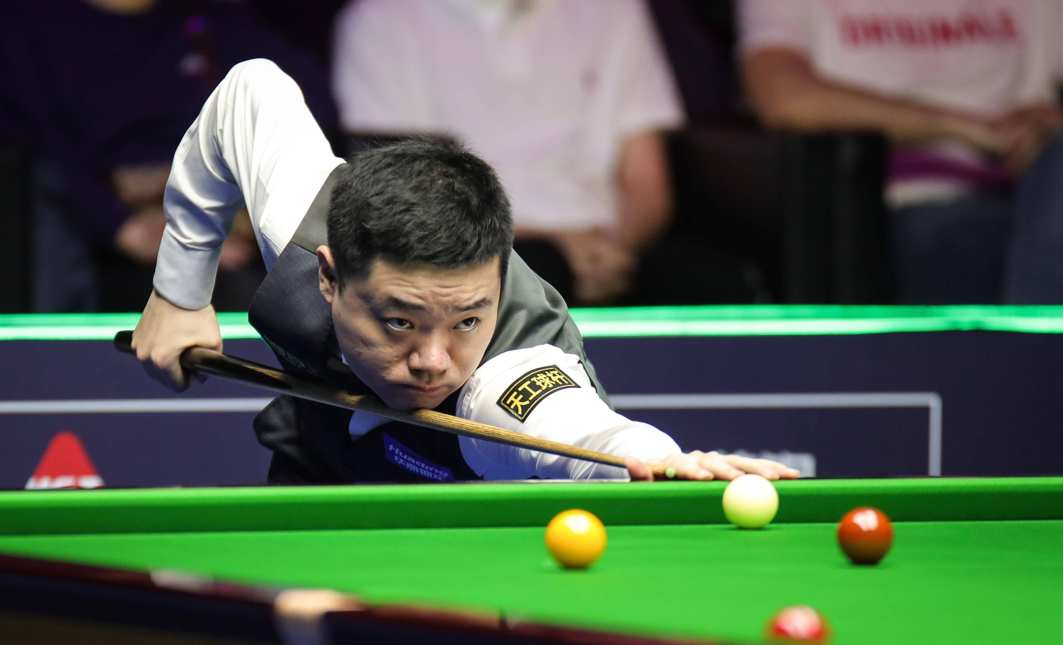 边锋与中场 边锋与中场