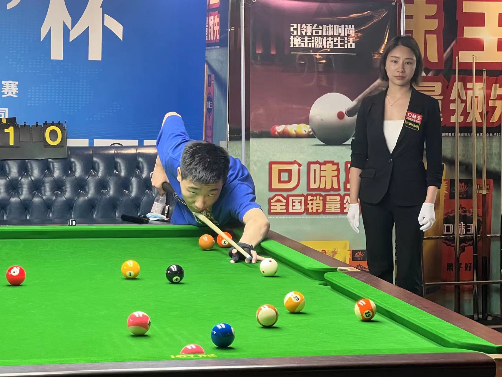 足球世界中 足球世界中